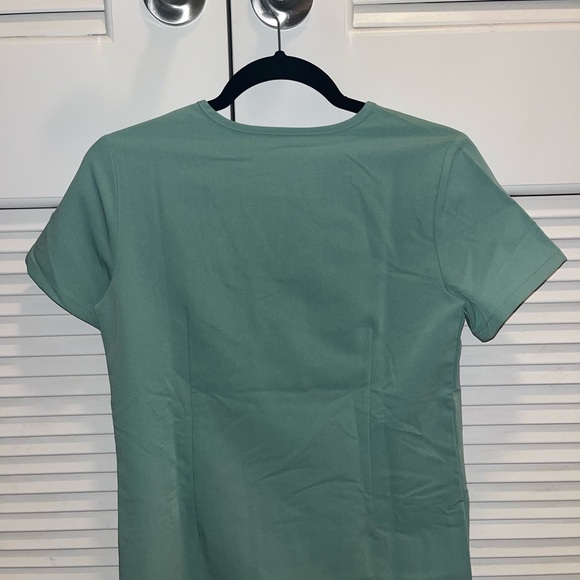Figs • Women’s Casma Jade Green Three-Pocket Scrub Top - XXS - Picture 4 of 4
